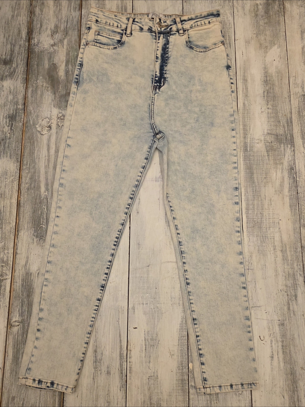 Chipre Women’s High-Rise Light Acid Wash Slim Jeans sz 29
